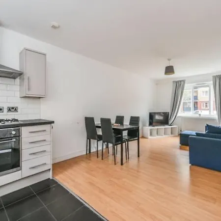 3 Bedrooms Flat Crystal Palace